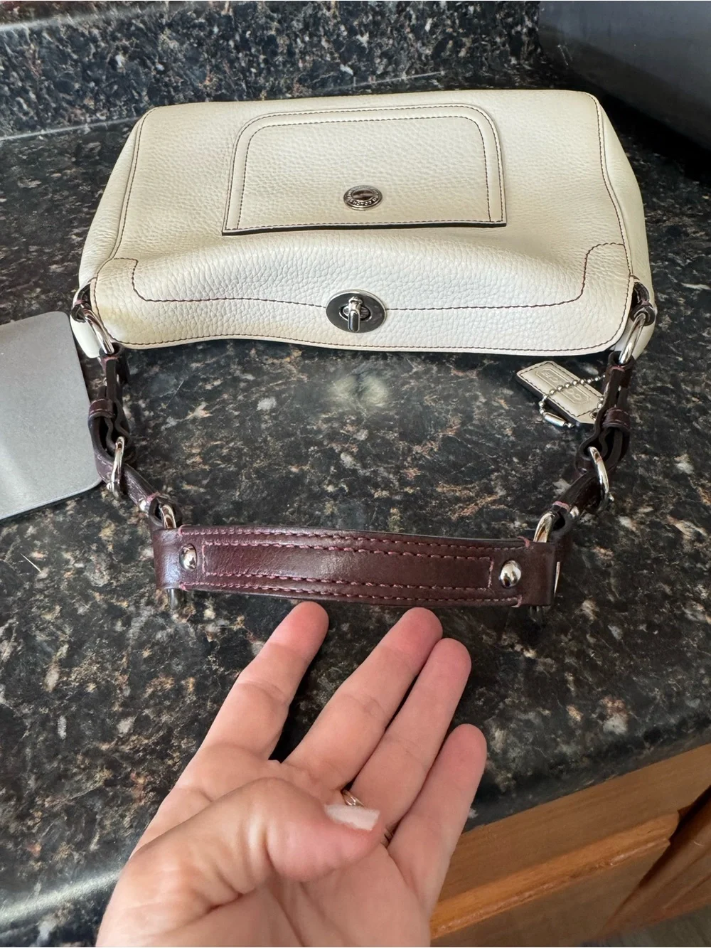 Coach Soho Pebbled Leather Turnlock Shoulder Bag 8A38 Chalk Ivory Y2K